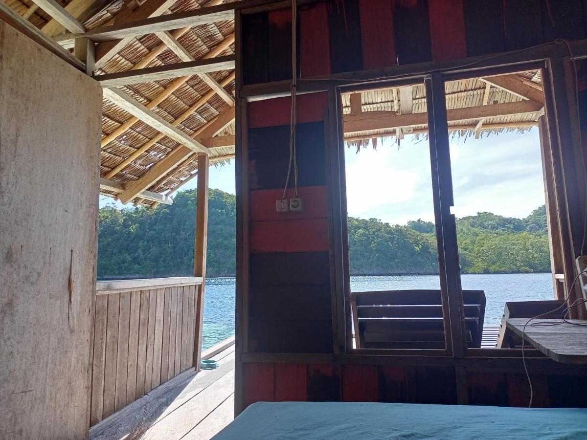 Meos Ambower Homestay Raja Ampat Fam Eksteriør billede