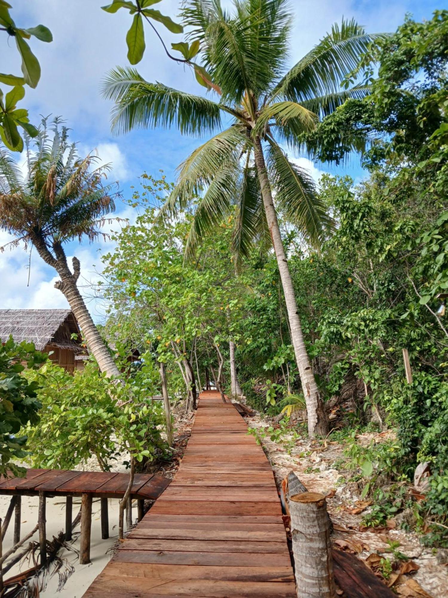 Meos Ambower Homestay Raja Ampat Fam Eksteriør billede