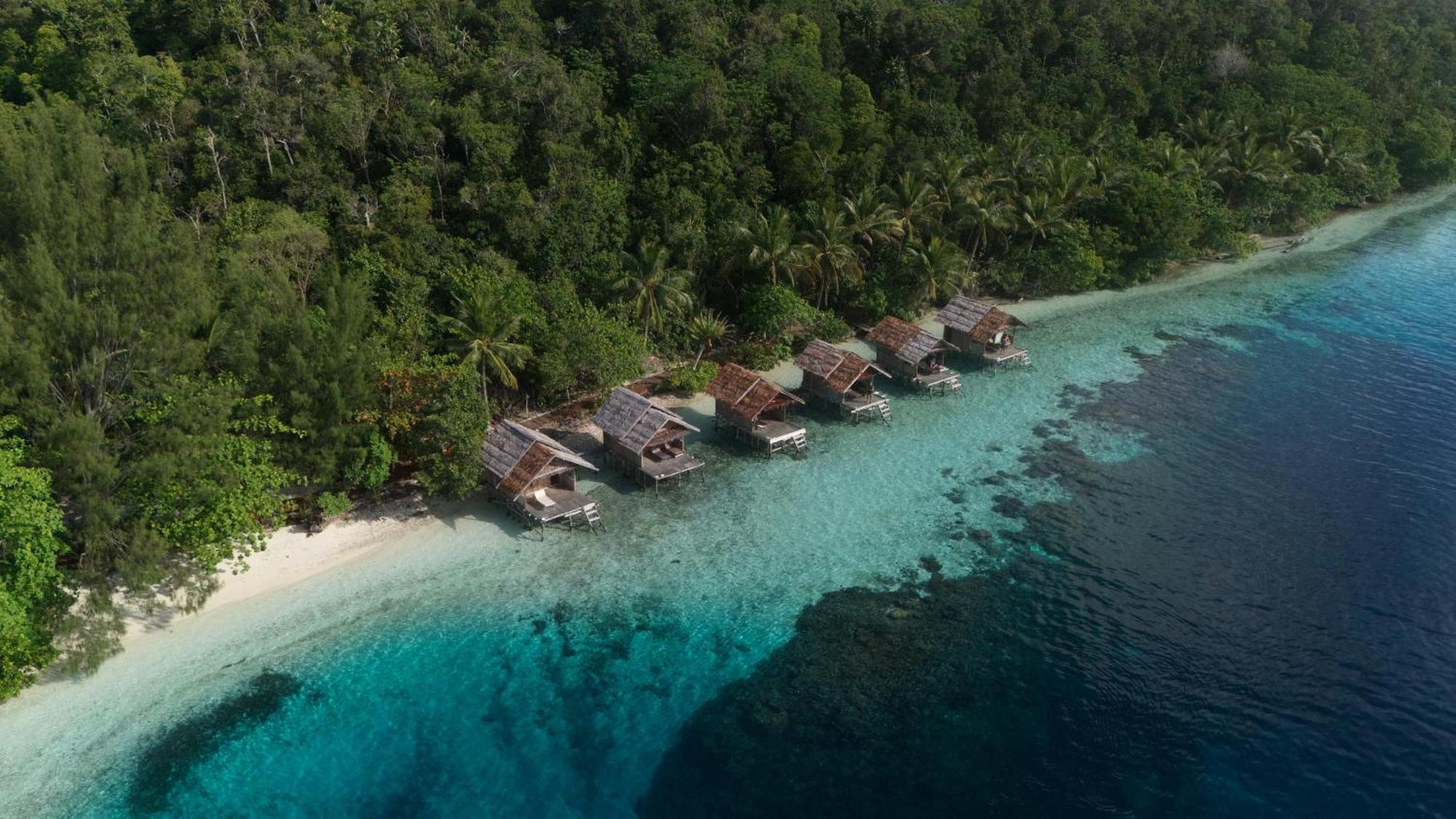 Meos Ambower Homestay Raja Ampat Fam Eksteriør billede